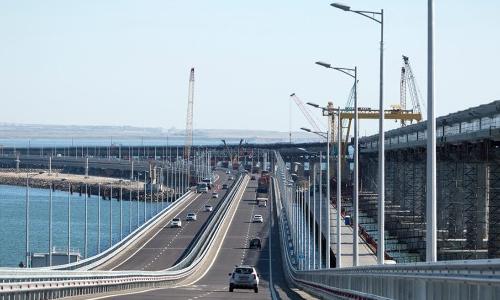 Покосившийся Крымский мост спасают от обрушения