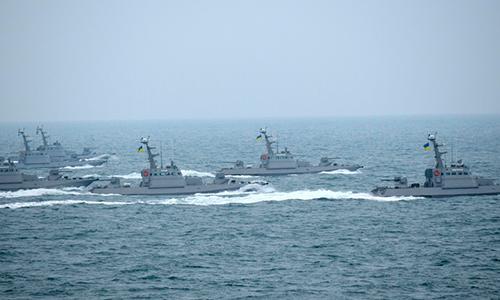 ВМС Украины открыли огонь по судну в Черном море